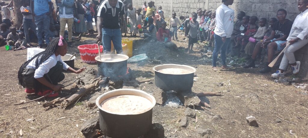 Porridge to IDP malnourrished children in East RDC