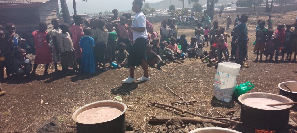 Porridge to IDP malnourrished children in Goma-RDC