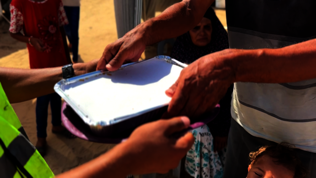 Hot Meals for 2,000 Displaced People in Gaza