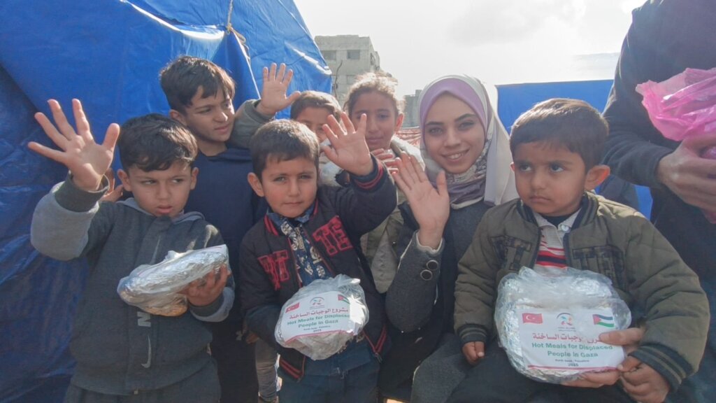 This Ramadan, Share Iftar Meals in Gaza & Syria
