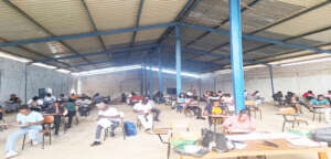 UNIF students take their midterm exams.