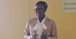 A UNIF student defends her thesis.