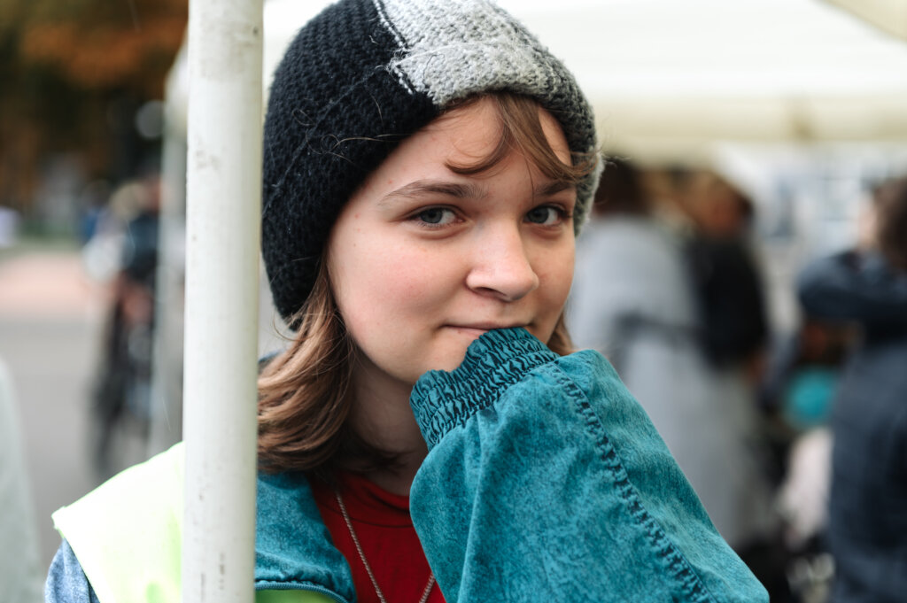 Give support to 1,000 Ukrainian orphaned-children