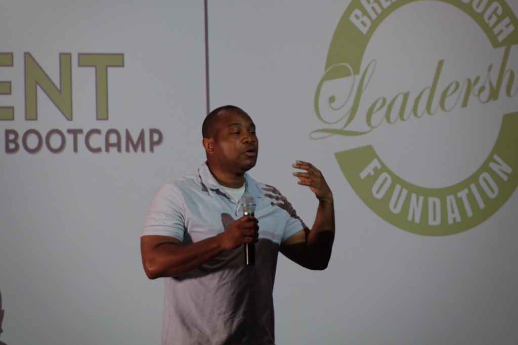 Mentor speaking to participants