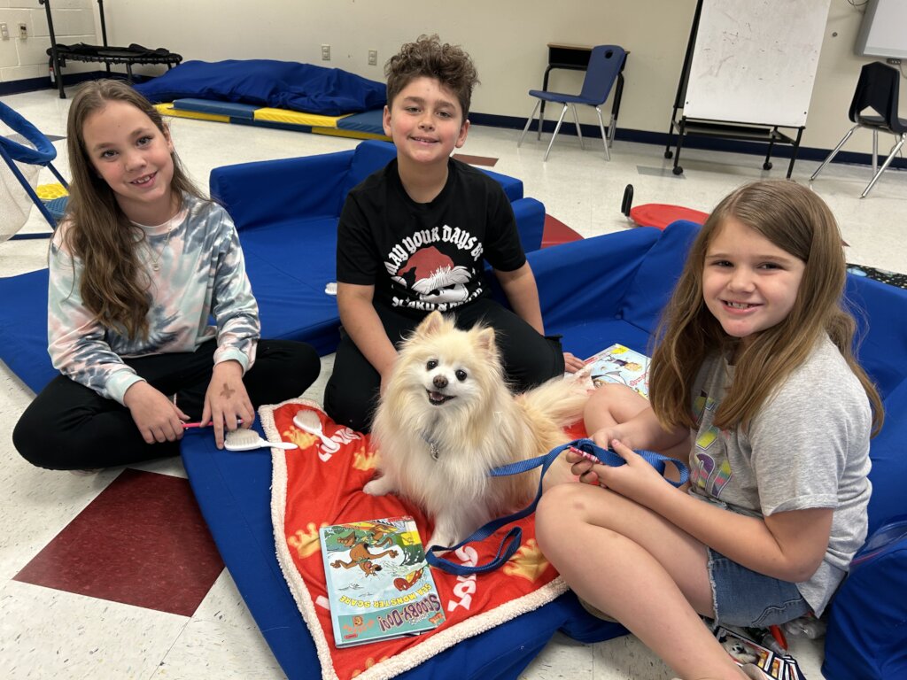 Therapet Louis encouraging a love of reading