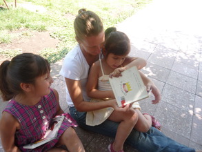 Kelly reading with the girls at San Francisco