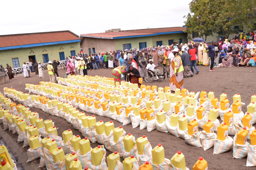 Distribute emergency food to Goma's displaced