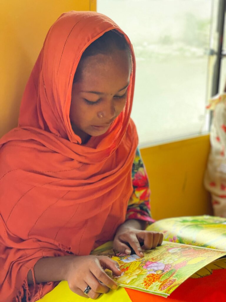 100 Box Libraries and Tech Bags