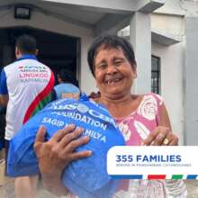 A food pack recipient