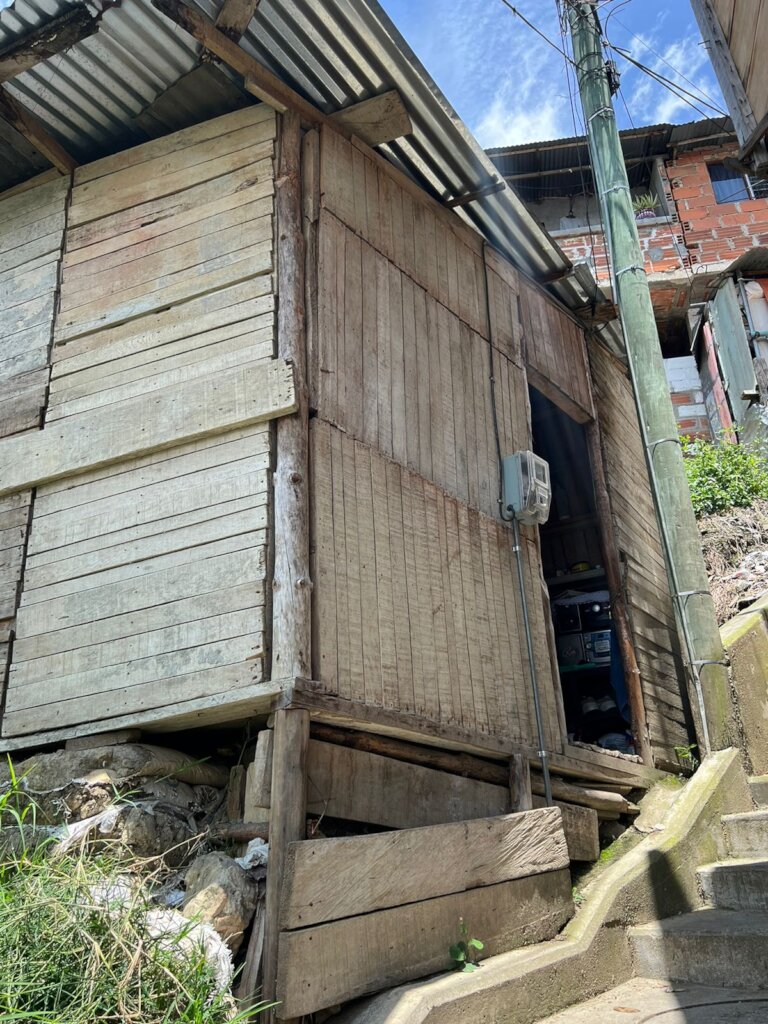 Construction of worthy lives for women in Medellin