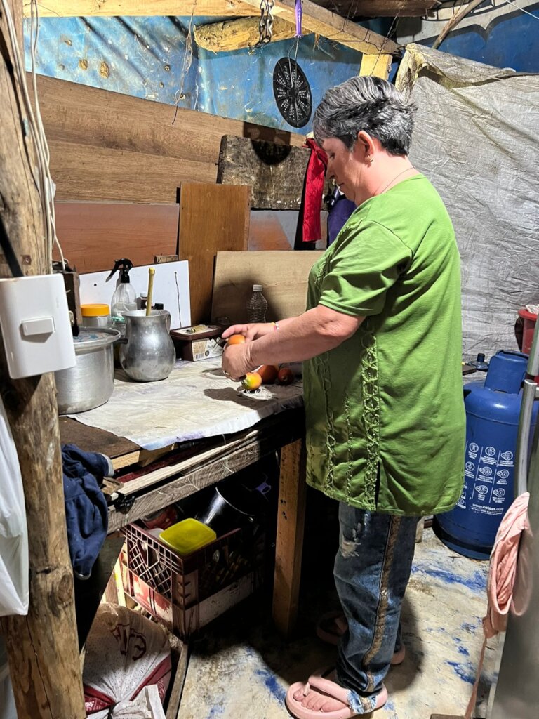 Construction of worthy lives for women in Medellin