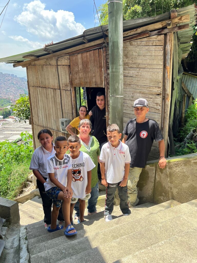 Construction of worthy lives for women in Medellin