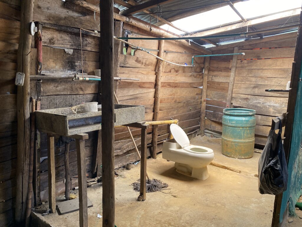 Construction of worthy lives for women in Medellin