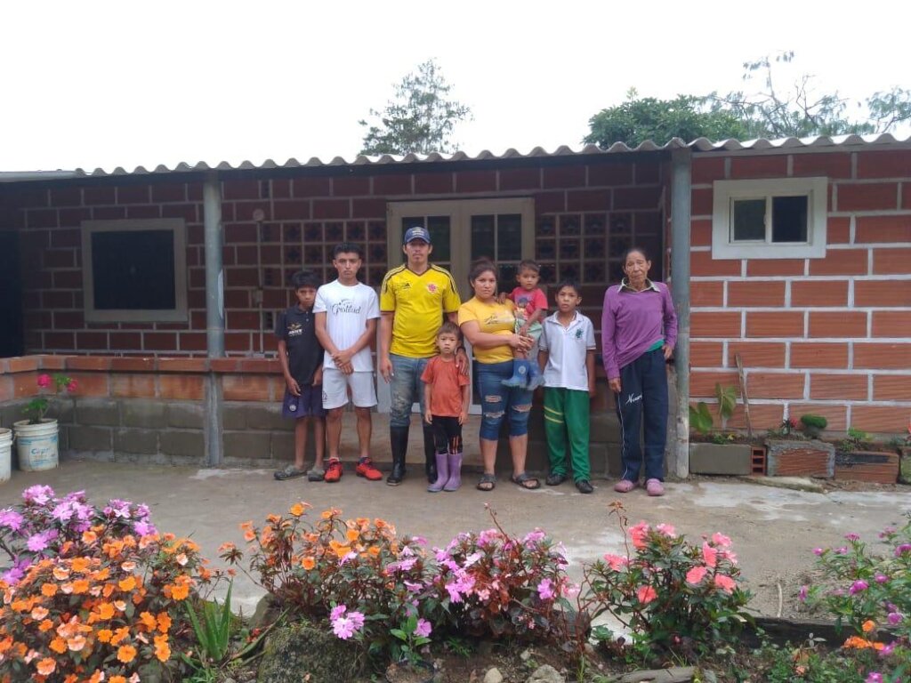 Construction of worthy lives for women in Medellin