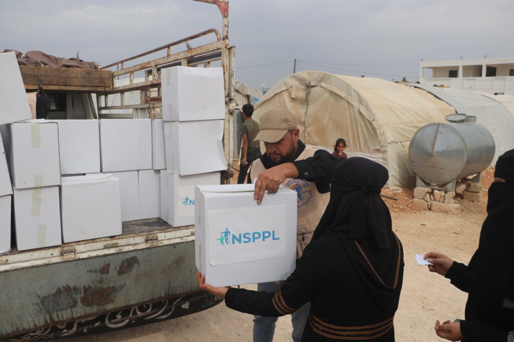 Aid disabled Syrian refugees with food baskets