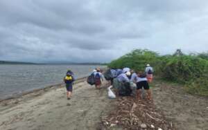 Seacology team working with MARN to clean beaches