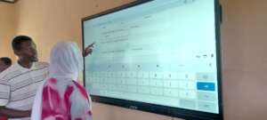 Supporting student on using electronic Board