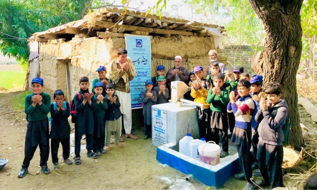 Build 100 Hand Pumps in Pakistan