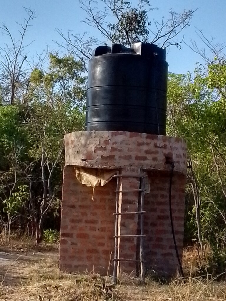 Water storage tank to collect water from the well