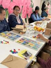 Momento de convivencia con juego de Loteria