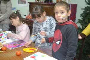 Children Paint at Speranta Terrei's Centre