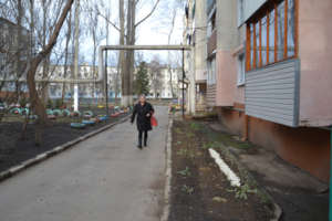 Angela Walks to Veaceslav's Apartment