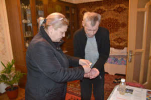 Angela Gives Pills to Veaceslav