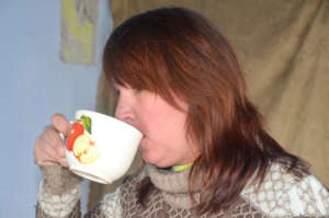Anna Drinks First the Powder, Then the Pills