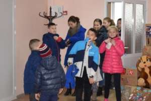 Children Arriving at Centre for Party