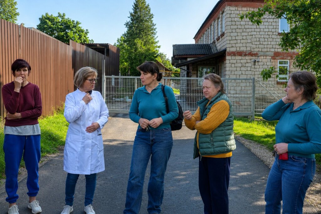 Feodora Talks to Primary Care Staff in Tipala