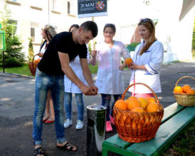 Student Replaces Cigarettes with Orange