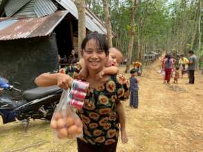 Workshop participant and her child