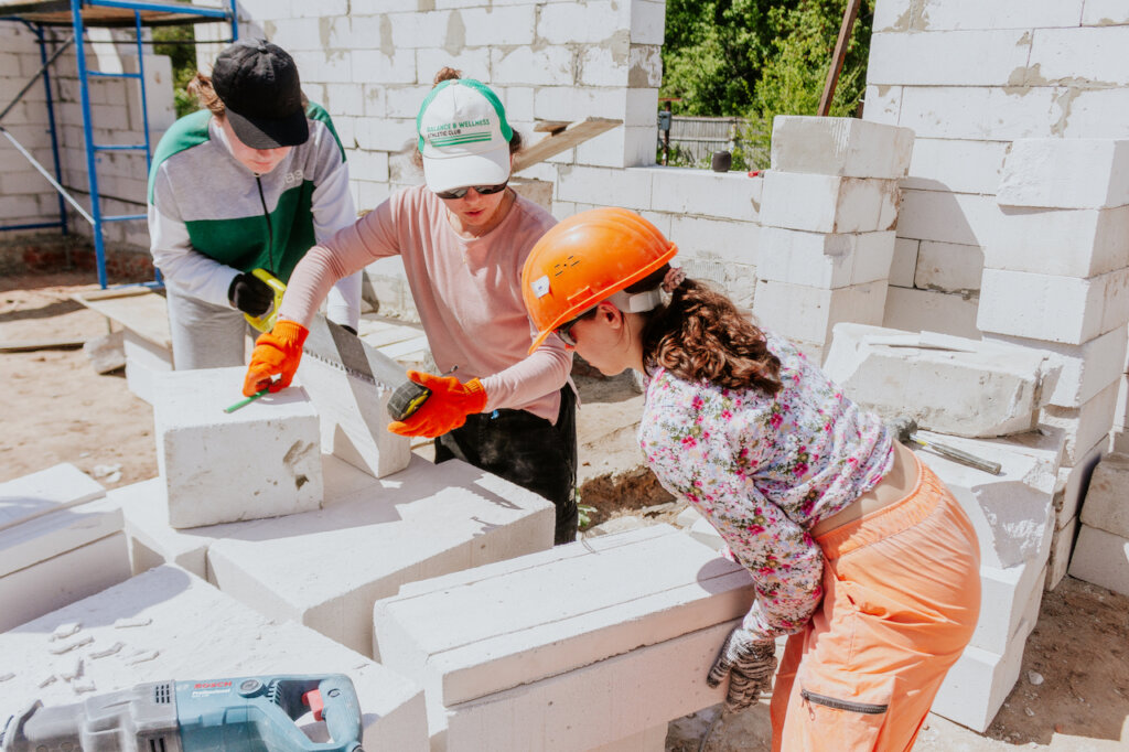 Help Ukrainian Volunteers Rebuild Homes