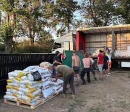 Unloading building materials