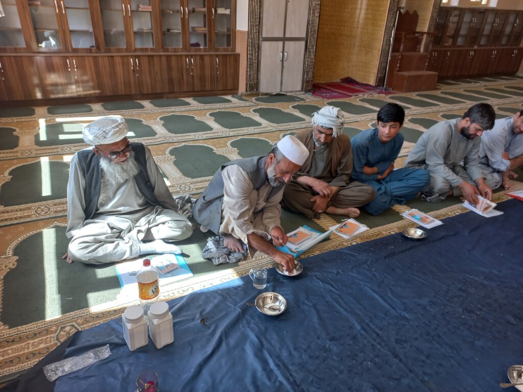 Men learning to make oral rehydration solutions