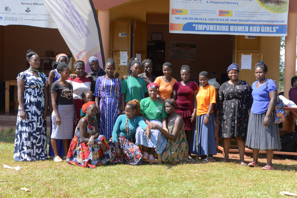 Empowering 100  vulnerable single teenage mothers