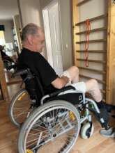 Jan exercises his legs at the ladders
