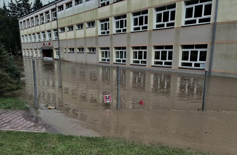 Rebuild hope for flood-affected kids in Poland