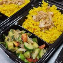 Rice with chicken with a salad on the side