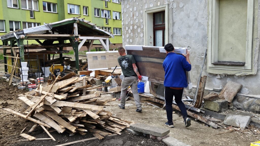 Support for Flood Victims in Rebuilding Their Home