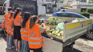 Athens_volunteers collect food left at the local M