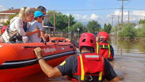 Volunteers 7 days are trying to save families