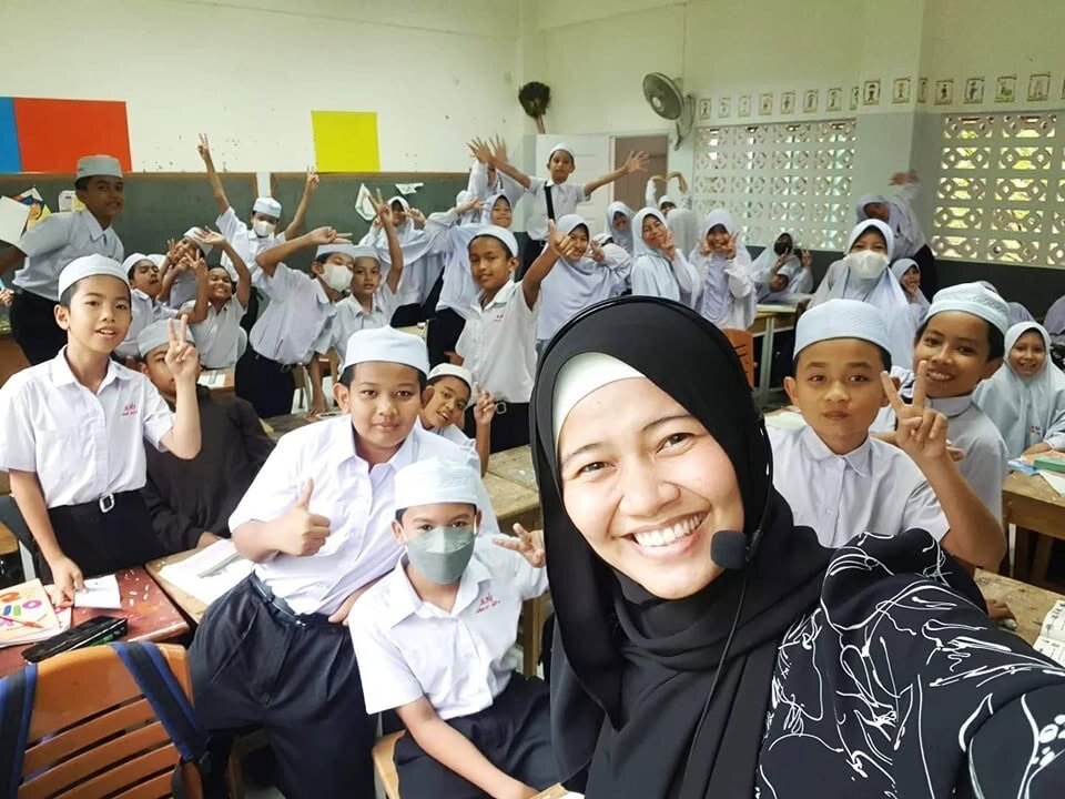 Zeem and her students