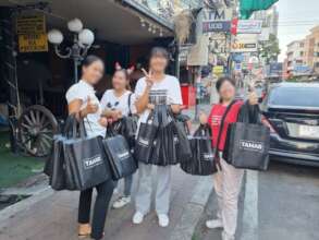 Team ready to distribute the Christmas Bags