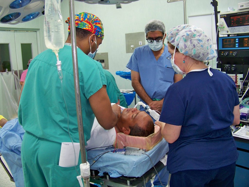 Provide thyroid surgery for 20 Ecuadorians