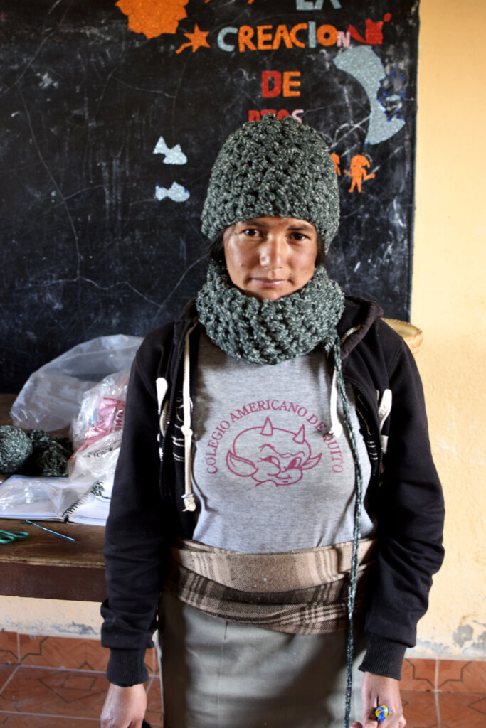 Support rural Ecuadorian women's knitting training