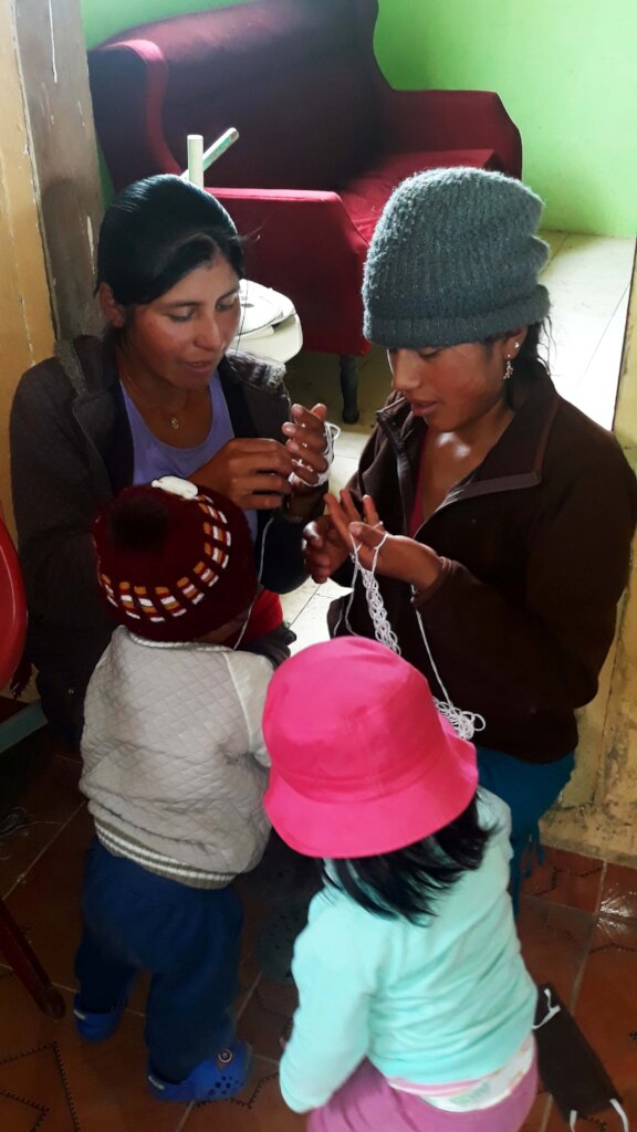 Support rural Ecuadorian women's knitting training