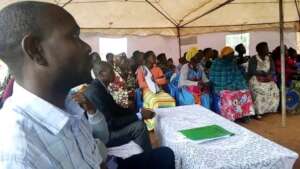 Parents awaits the "progressive reports" at the gr
