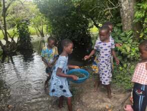 Students fetching water at Dawa River