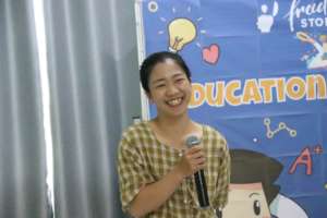 Somying shared her experience with younger student